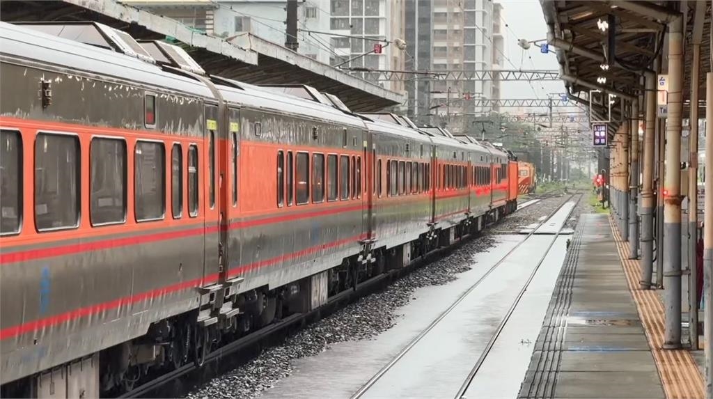 快新聞／豪雨釀災！台鐵台南站軌道淹水　永康=保安降速行駛