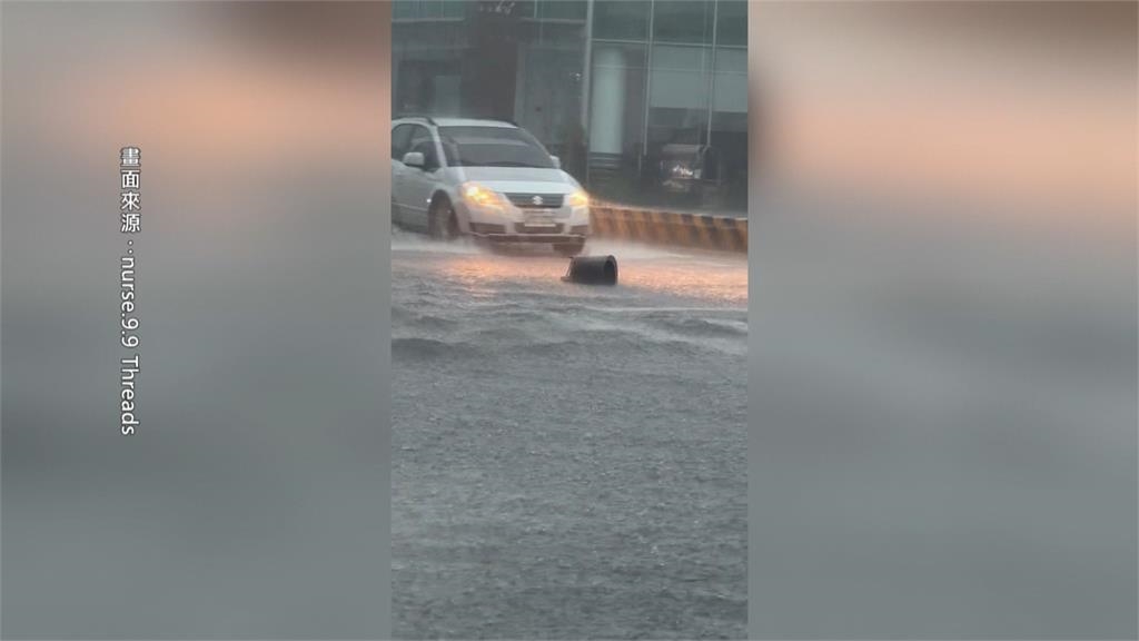 台南永康淹水變河道! 騎車如水上摩托車 生意泡湯牛肉湯店無奈