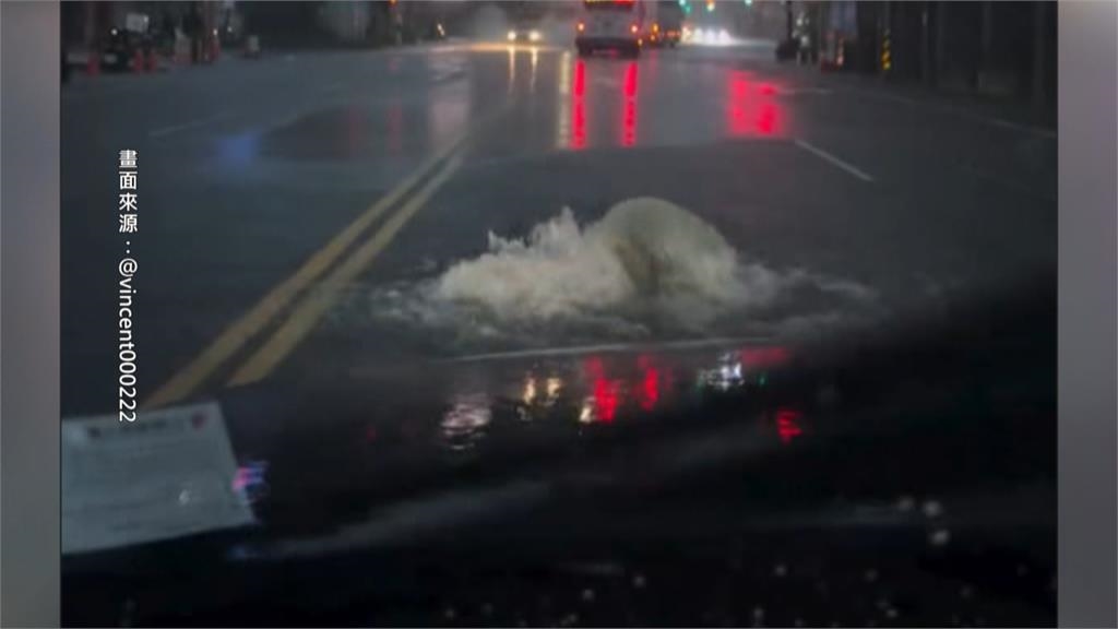 台南仁德慘淹! "積水及大腿".仁德交流道及多路段封閉
