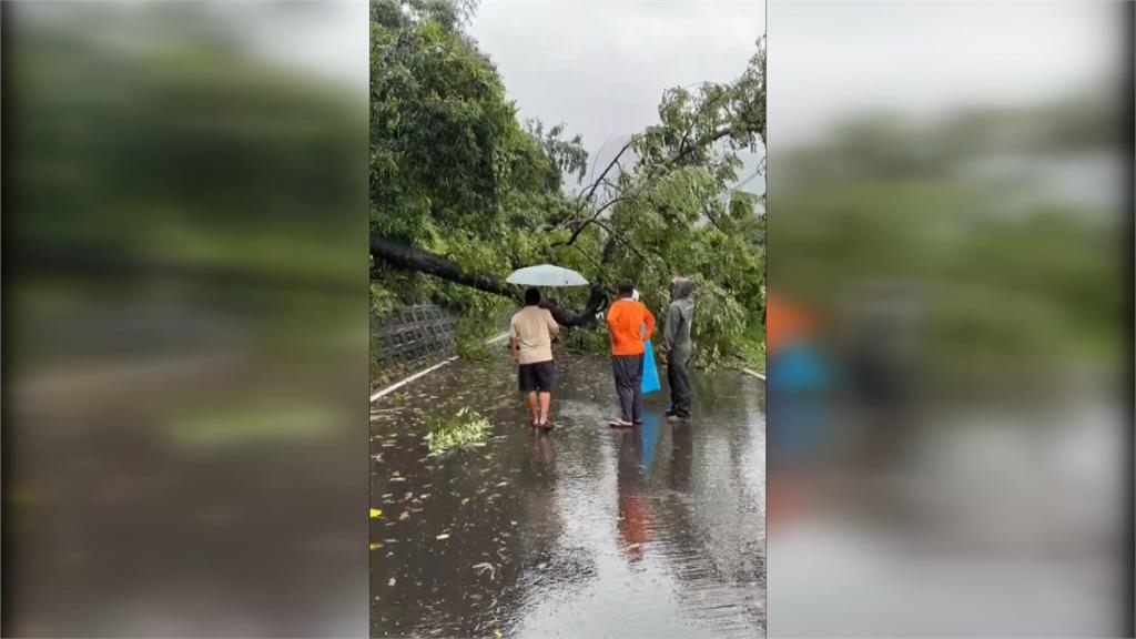 小琉球風雨交加 屏東縣長周春米連跑數地視察