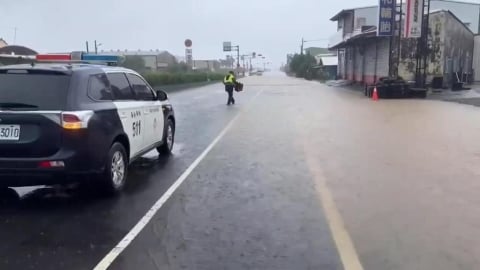 小琉球風雨交加 屏東縣長周春米連跑數地視察