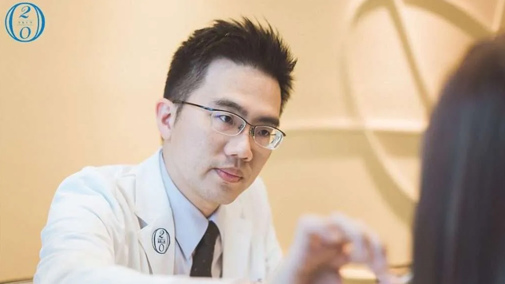 臉上突然狂長痘痘?皮膚科解析爆痘原因與痘痘肌照護