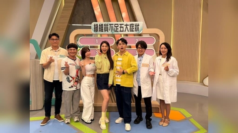 蔣偉文靜脈曲張第一期就開刀!隔天拄拐杖照接外景