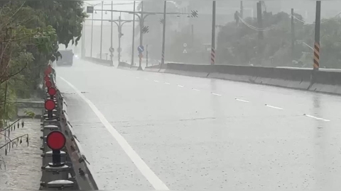 最新/雨還沒下完!南台灣、花東嚴防超大豪雨 氣象署示警17縣市戒備