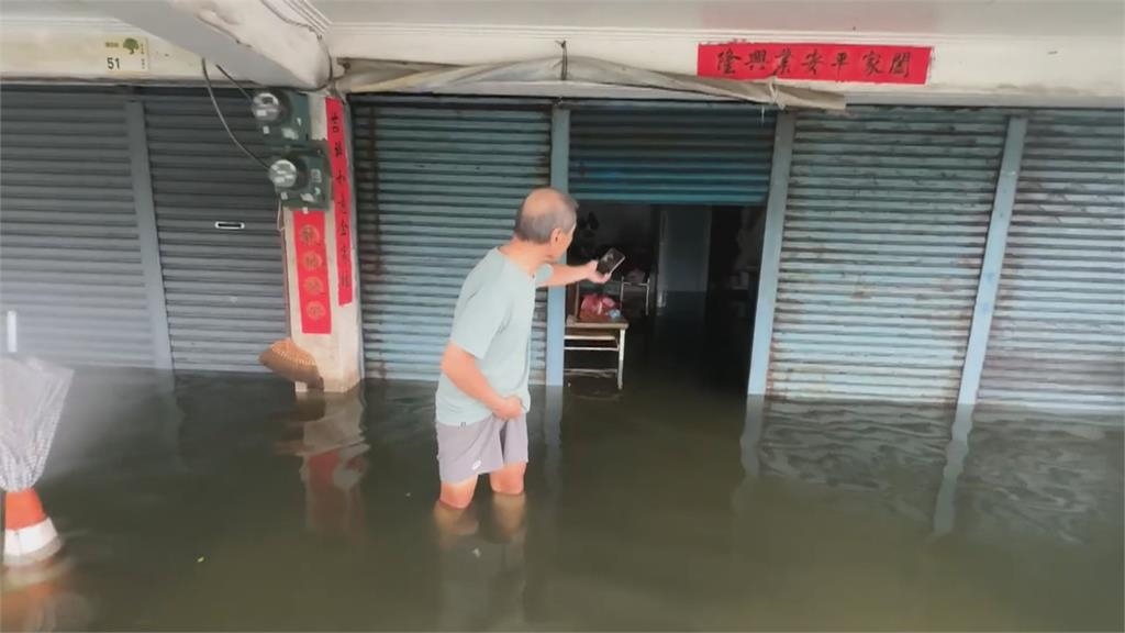 屏東豪雨不停　塭豐村、燄溫村最深水淹及膝！