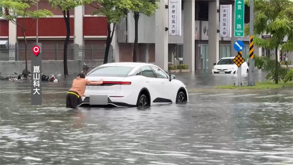 台南永康「3天雨狂下830毫米」 洗衣籃、水塔路上漂