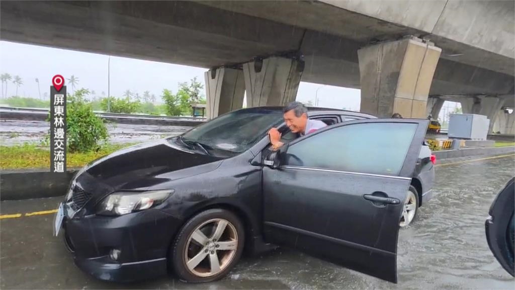 豪雨狂炸!屏東災情擴大 周春米視察3處抽水站