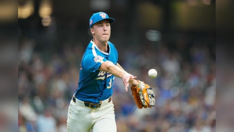 MLB(影)/和少棒聯盟小球員比桌球!釀酒人火球投手竟感覺「壓力山大」