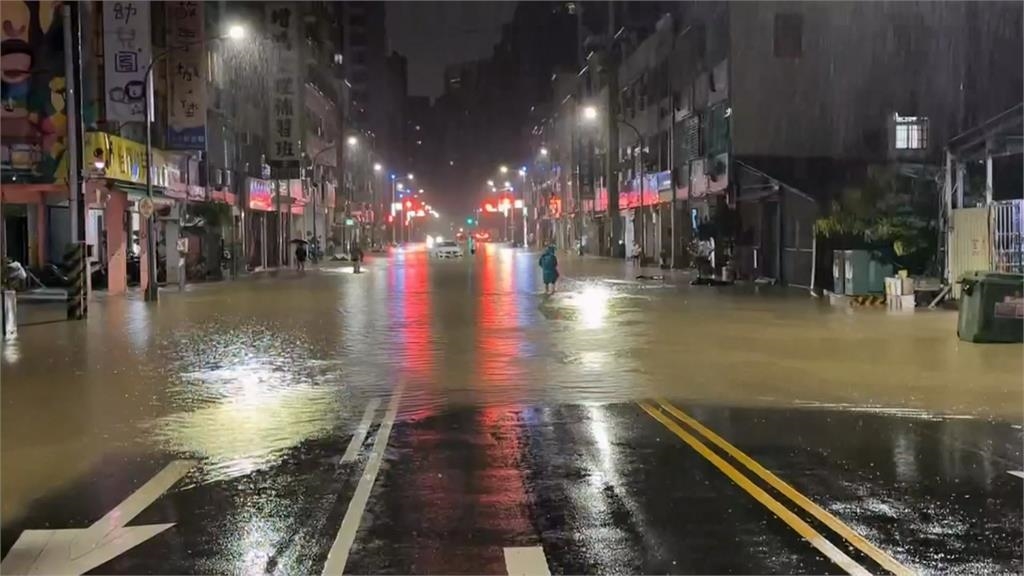 高雄雨下不停!市區照常上班課 陳其邁臉書被灌爆