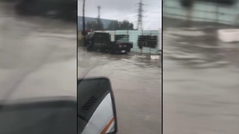 豪雨炸高雄!永安興達電廠變水樂園 民眾開車像開船