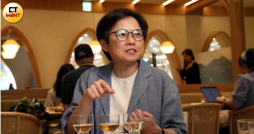 金色三麥餐飲集團跨足中式餐飲市場推出「三麥茶樓」,未來希望以此品牌拓展海外市場,因此特別重視人員培訓。圖為金色三麥總經理葉淑芬。(圖/方萬民攝)