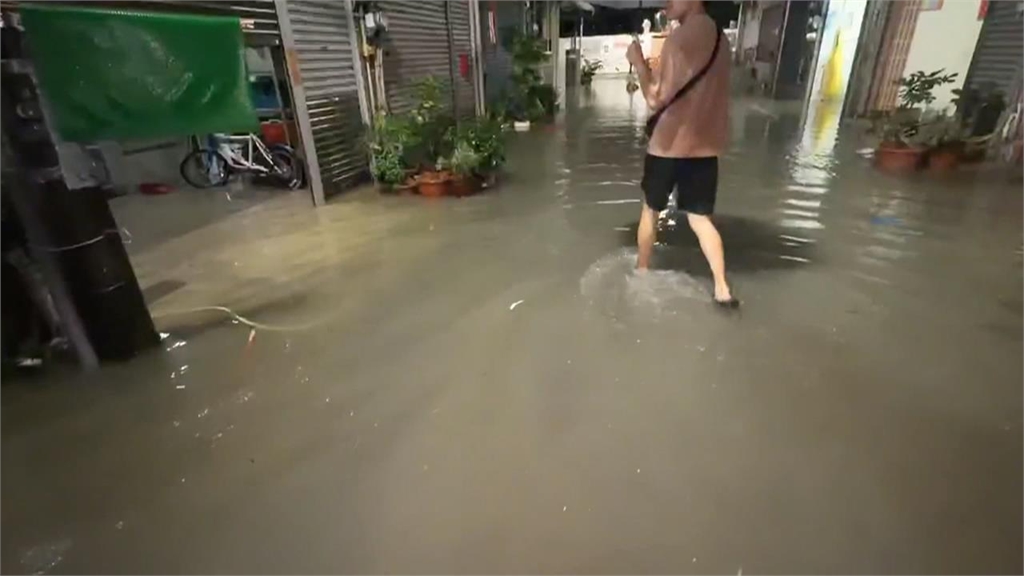 豪雨炸高雄美術館「淹水一級戰區」!30分鐘神速退水 網改口不罵了