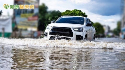 豪雨後清污泥小心感染!疾管署示警4類疾病 「防疫3步驟」必做