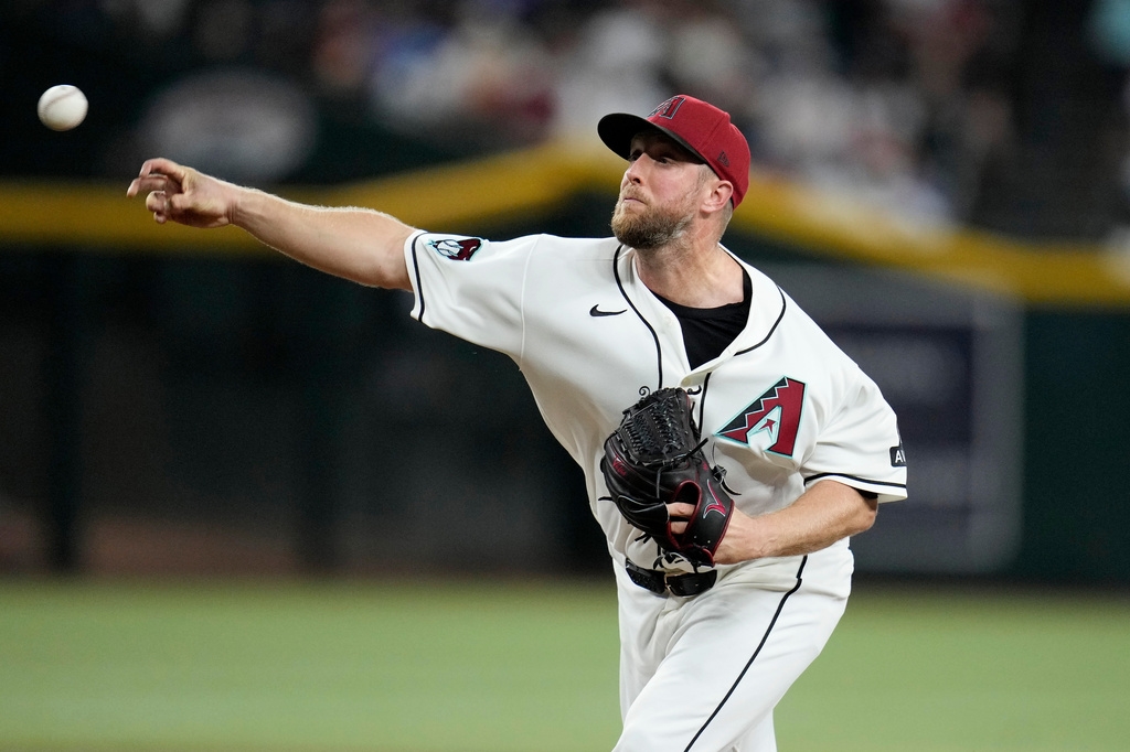 MLB(影)／不爽小熊偷暗號怒斥停止！搞清楚規則後響尾蛇總教練道歉並認錯