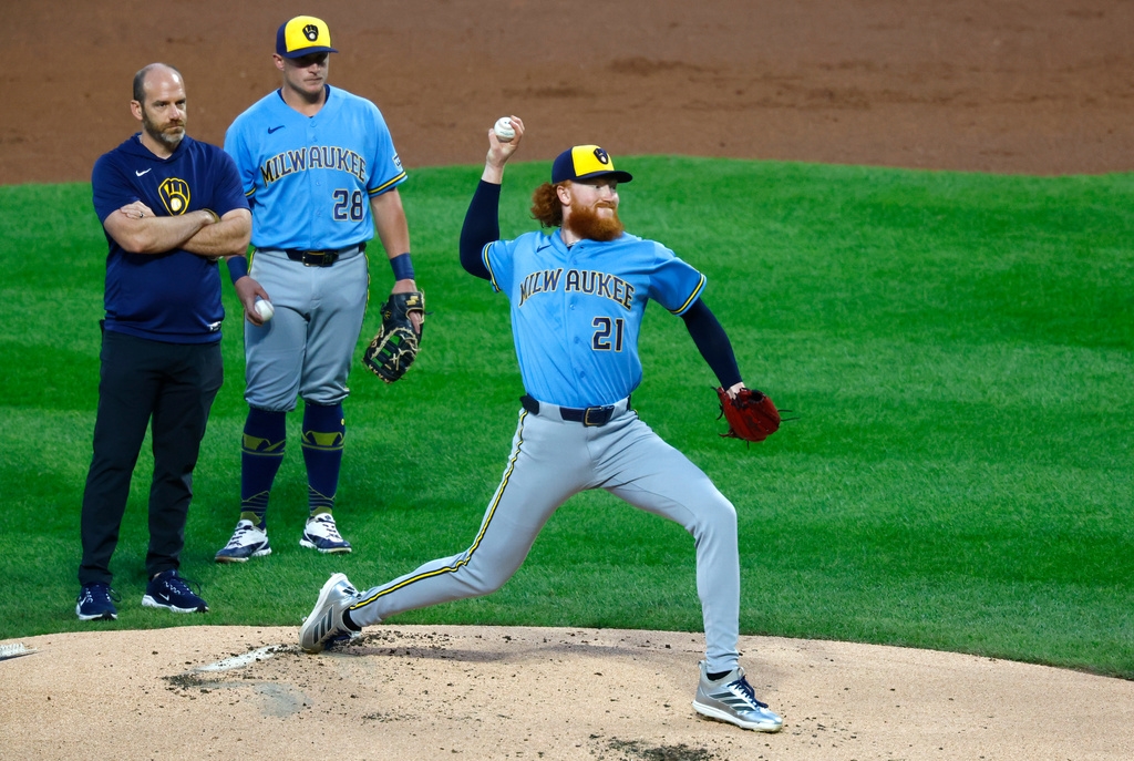 MLB(影)／才投第1球就出意外！梅伊被106英里強襲球直擊背部痛苦彎腰退場