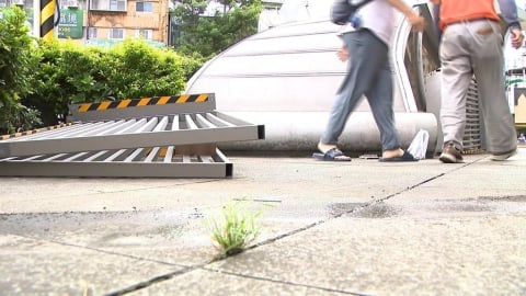 亂花錢？北市吸菸區裝了又拆　天價遮陽傘竣工日延到冬天