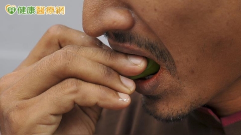 戒除檳榔十年仍患第四期口腔癌 醫警告:細胞損傷難消除