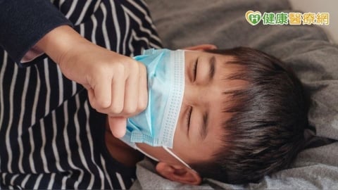 開學倒數！新冠、流感、腸病毒夾擊　「這些症狀」應儘速就醫