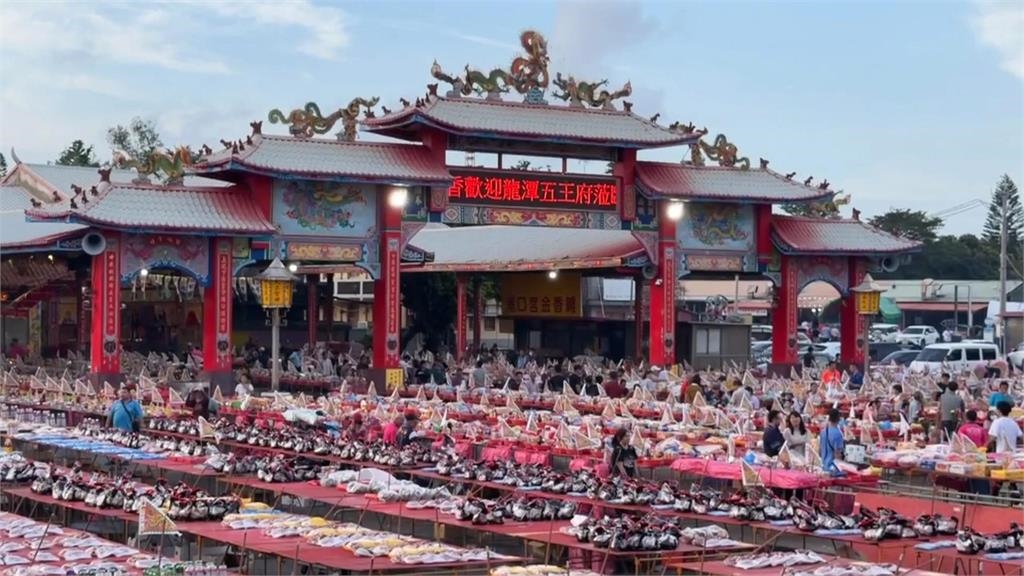 東石港口宮「十一角頭中元祭」 2780普度桌、普渡豬隻數量創新高