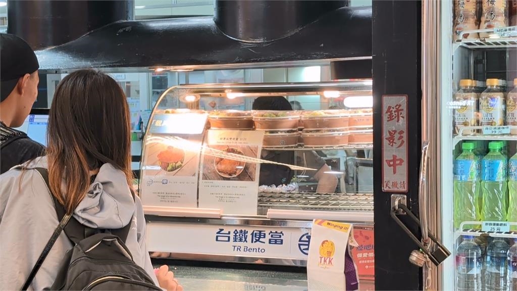 噁!台鐵便當吃到一半驚見小強 台鐵致歉:加強管理