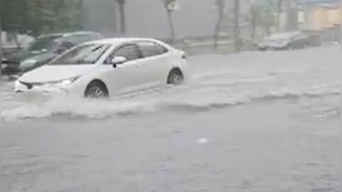 彰化下暴雨!咕嚕咕嚕 馬路變水路 民生地道淹水車拋錨