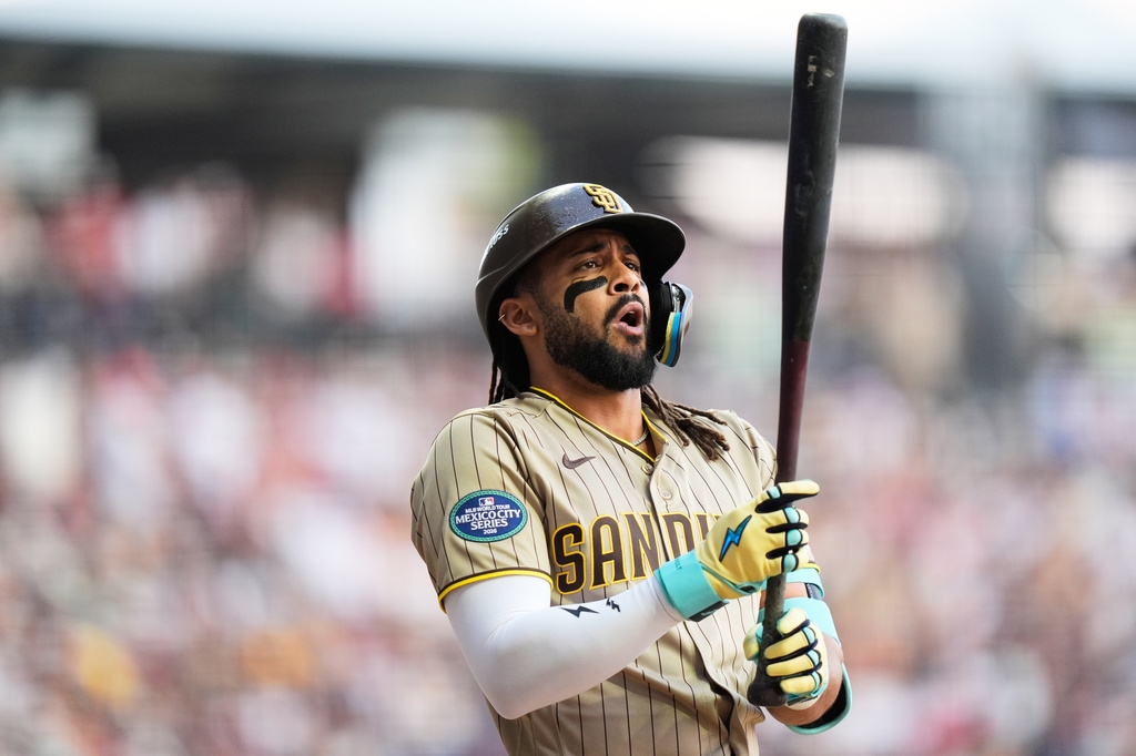 MLB(影)/短打安打被沒收!小大帝士怒摔護具遭驅逐 教士教頭也被趕出場
