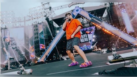美麗本人被拱脫衣 瘦子帶傷上台喊:我覺得很不好