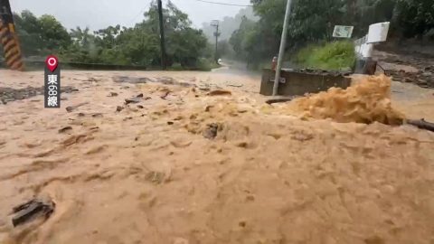 台東豪雨國家級警報! 台9線道路大量土石流阻交通