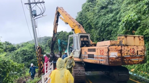連日豪雨!柴山大路塌陷封閉 餐廳空蕩蕩、商家營業損失慘重