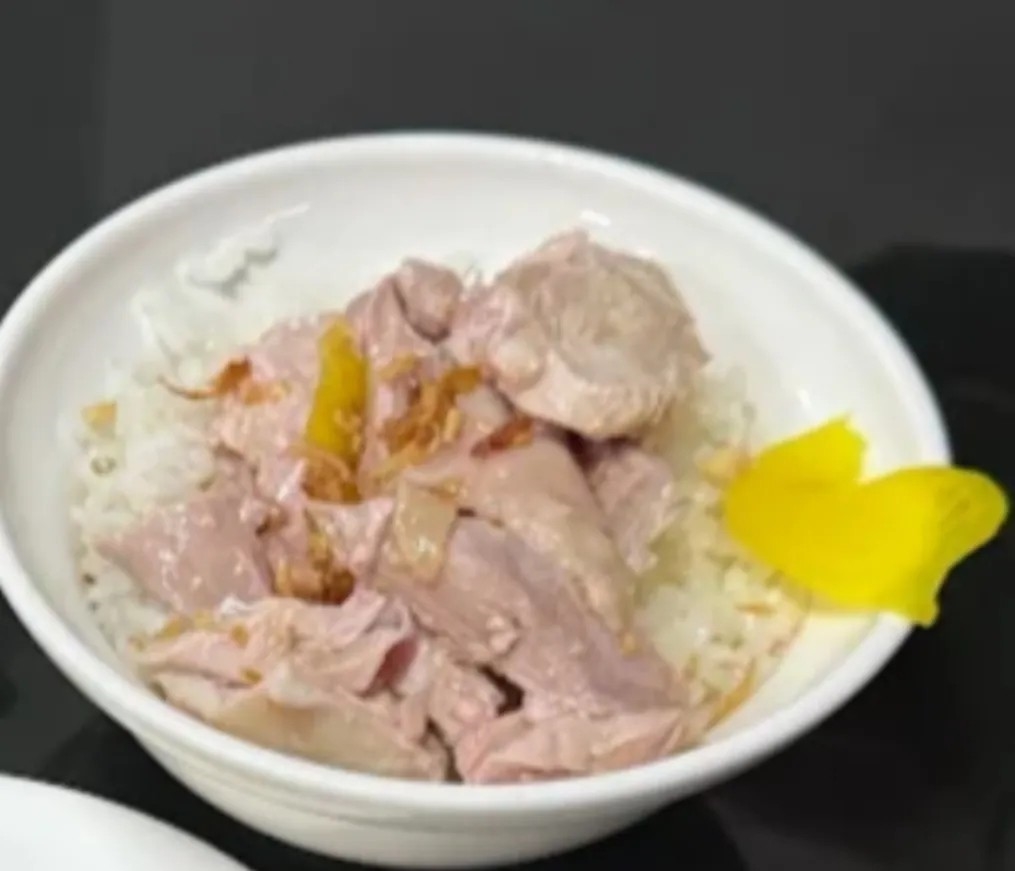 嘉義吃火雞肉飯疑「肉片沒熟」 11人集體腹瀉 老闆出面喊冤