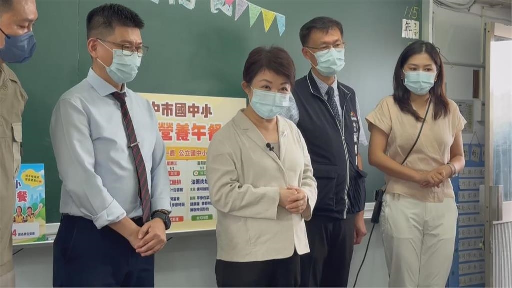 快新聞/玉女歌手現身台中!國小開學日門口迎學童 去年開始擔任這1職