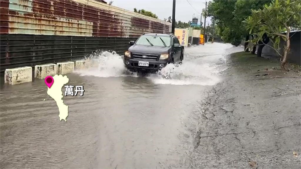 雨勢狂炸屏東！多處淹成汪洋「民宅泡水」　拖板車撞變電箱搶修卡關