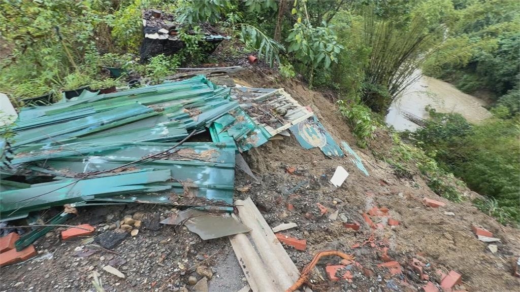 連日大雨掏空三合院老屋地基! 屋主連夜搬走不敢住