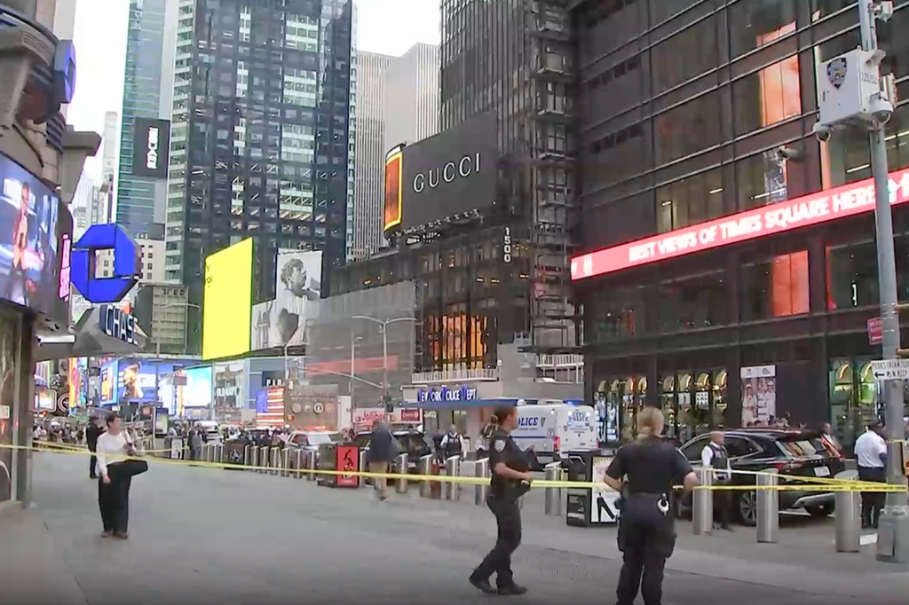 快新聞/紐約時代廣場驚傳刺殺!女子持刀攻擊路人遭警擊斃 釀2死1傷