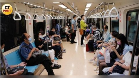 他搭捷運提醒女子走光反遭控性騷擾 監視器釐清後仍被罵「真是噁心醜男」