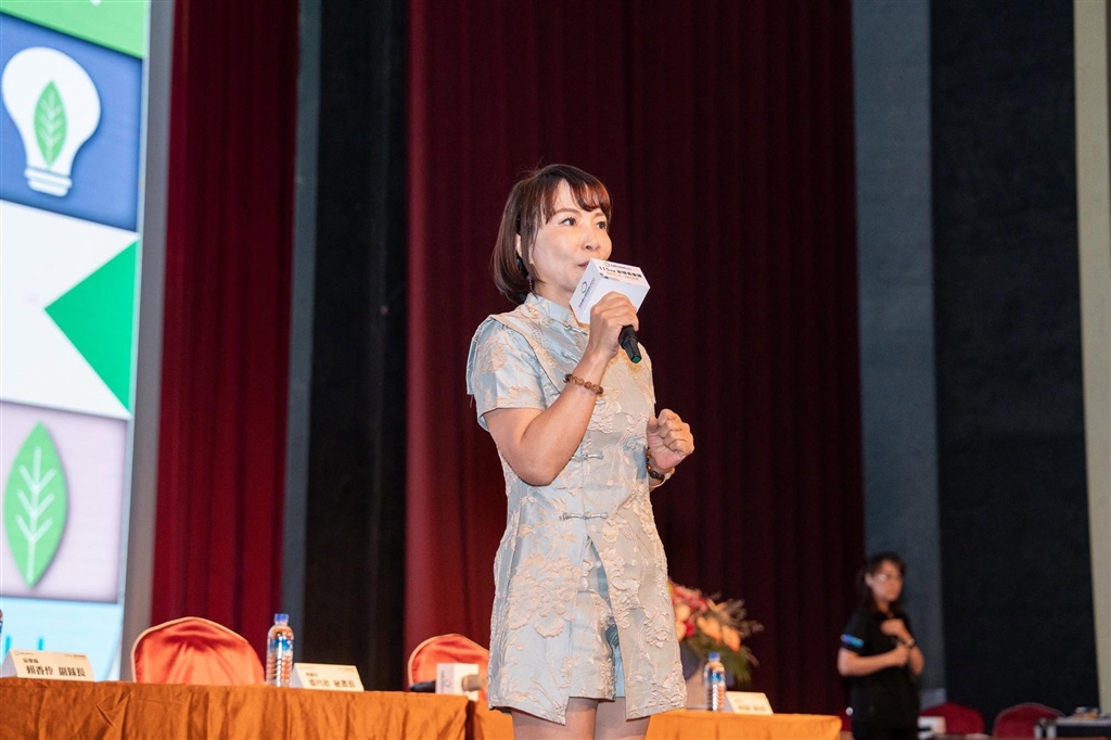 曾獲廣播金鐘獎主持人徐子雁為失言道歉了(圖/翻攝徐子雁臉書)