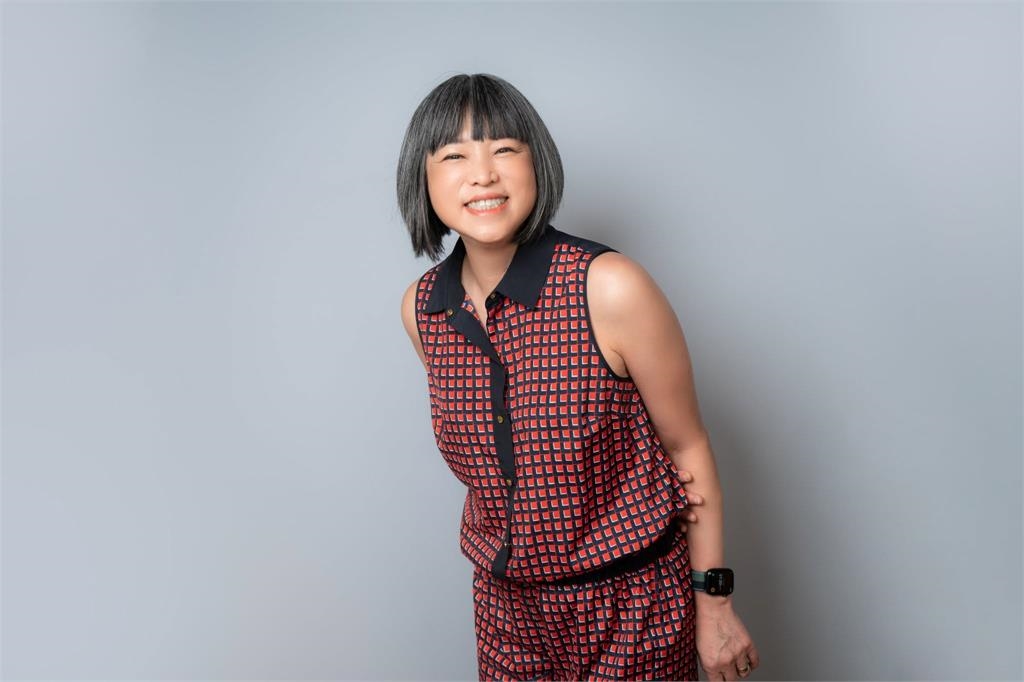 60歲范琪斐「臉埋進他腿上」!小8歲男友「被問房事表現」脫口4字 她當場羞炸