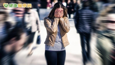不是只有哭才是憂鬱!醫示警青少年「5種異常表現」常被當叛逆