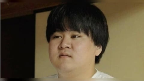 22歲男「小二尿褲子被笑」留陰影 13年不出門靠母養認:我很愧疚