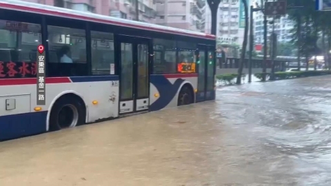 豪雨炸基隆!基金一路成泥河 大武崙溪暴漲溢堤