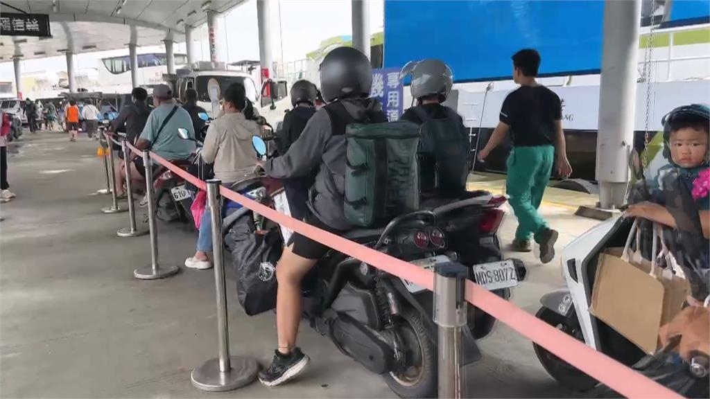 南部連日大雨迎好天氣! 東琉線復航補給物資搶上船