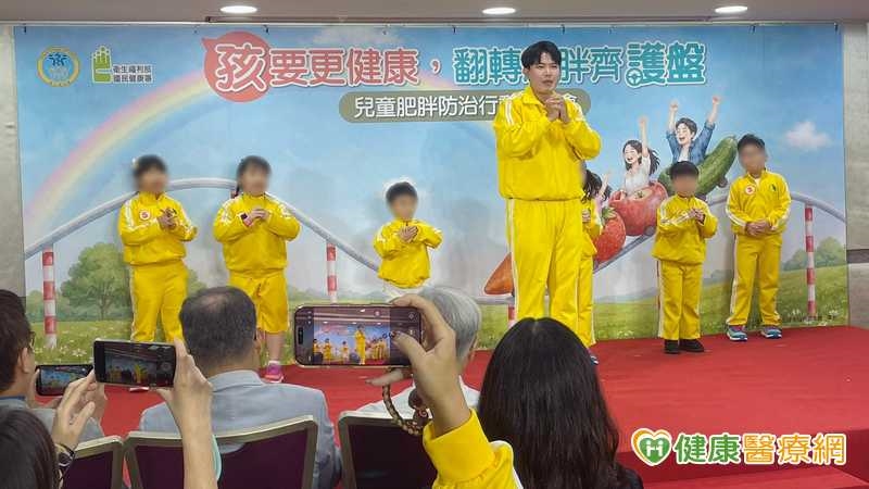 別說「小時候胖不是胖」!國小過重肥胖率23.6% 近半照顧者沒發現