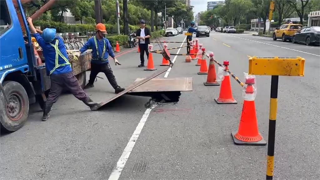 連日大雨! 南部現機車坐墊換新潮 部分道路崩塌急補救