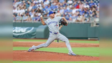 MLB(影)/42歲薛澤不求完美撐住戰局!用「剛剛好」替藍鳥守住季後賽希望