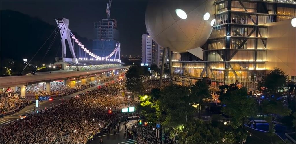 快新聞/《大象來了……》動線不佳?沈伯洋提「梨泰院踩踏悲劇」 喊:事前規劃重要