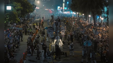 士林爆人潮!萬人搶看《大象來了》綿延逾2街區 民眾怨「動線癱瘓」傳意外