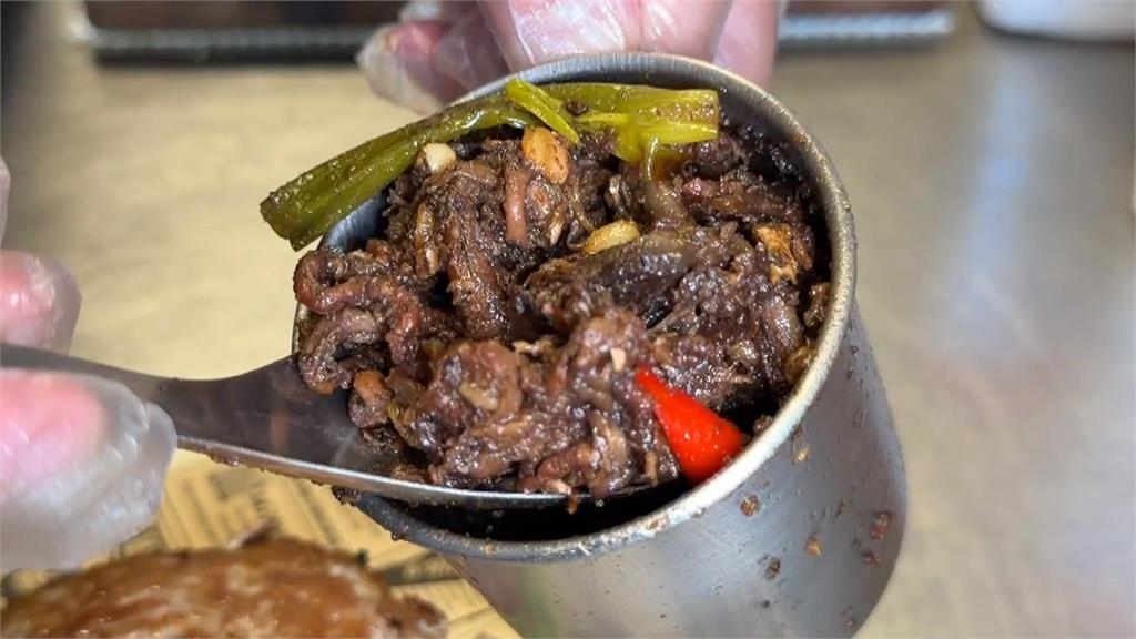 台南隱藏美食!虱目魚腸豬肉堡 每天限量秒完售