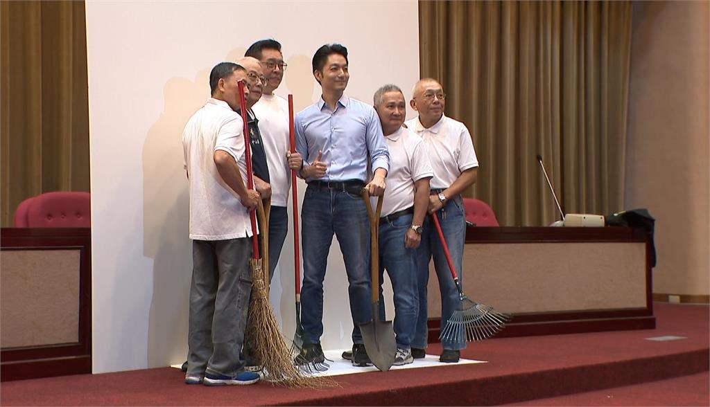 蔣得立同學同時發文幫抱屈? 爆帳號「IP全來自印尼」