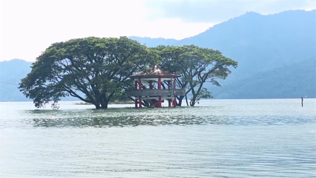 驚! 南台灣豪雨下半個月 嘉義大埔驚現水上公園奇景