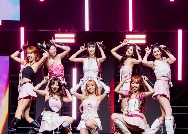 PINK FUN相隔兩年全員合體演出。（圖／翻攝自偶像相遇祭IG）